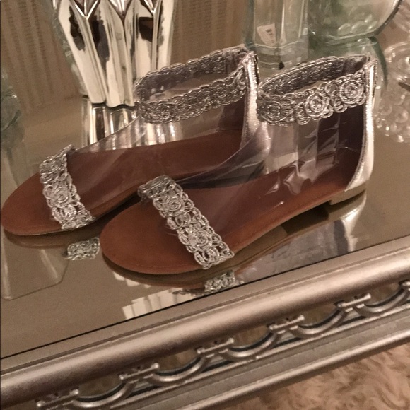 BAMBOO SILVER SANDALS(NEW IN BOX) ‼️NO OFFERS‼️ - Picture 3 of 8